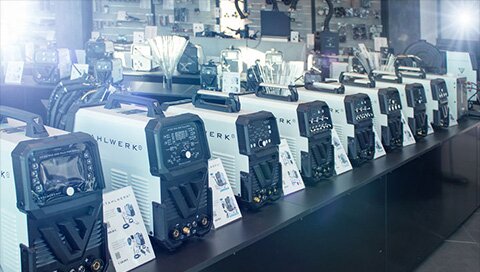 Schweißgeräte im Showroom