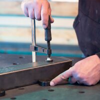 STAHLWERK Serre-joint pour tables de soudage| F-Clamp avec plage de serrage 80 x 200 mm| Système de trous D 16 | Fixe les pièces de manière sûre | Tige nickelée | Rail de guidage profilé | Poignée à garrot entièrement caoutchoutée