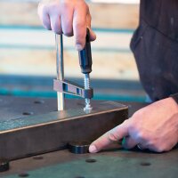 STAHLWERK Zestaw stołu spawalniczego | Solidny stół spawalniczy i montażowy z systemem otworów D16 | Blat roboczy 3 mm | Zestaw do samodzielnego montażu w zestawie z zaciskami mocującymi, śrubowymi i zaciskowymi | 4 śruby zaciskowe i centrujące