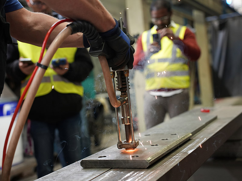 Qualitätssicherung: MEMS-Mikrofone beim Bolzenschweißen